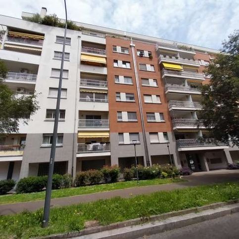 Appartamento in residenziale in Via Carlo Perini