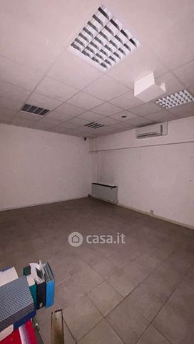 Ufficio in commerciale in 