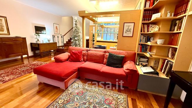 Casa bi/trifamiliare in residenziale in Via Roma