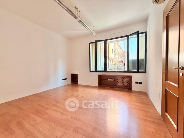 Ufficio in commerciale in Via Generale Armando Diaz 27