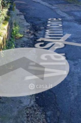 Box/posto auto in residenziale in Via Sirmione