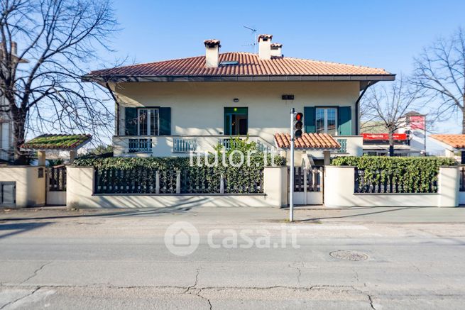 Casa indipendente in residenziale in Viale della UnitÃ  D'Italia 269