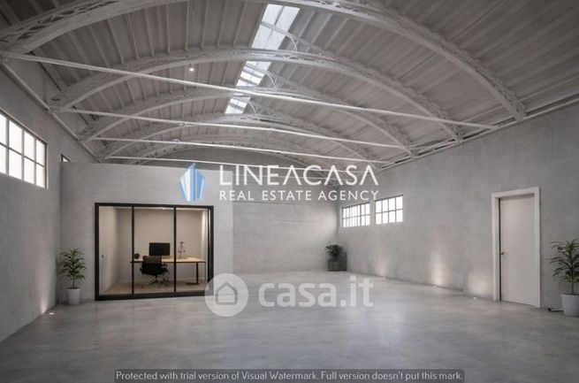 Capannone in commerciale in Via San Cristoforo 88