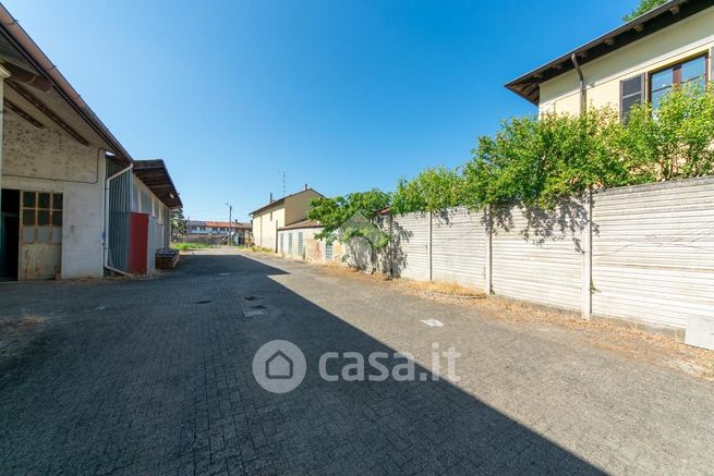 Capannone in commerciale in Via Casale 5