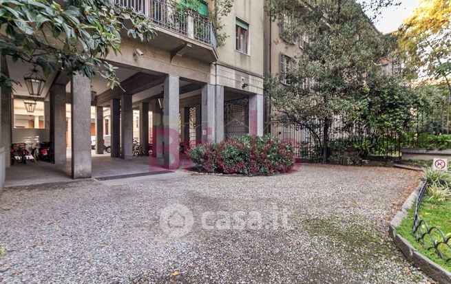 Ufficio in commerciale in Via Cappuccio 14