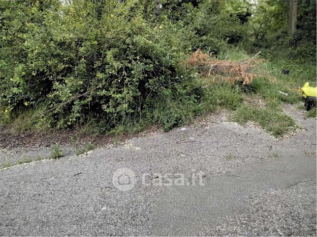 Terreno agricolo in commerciale in Via Martiri della Resistenza