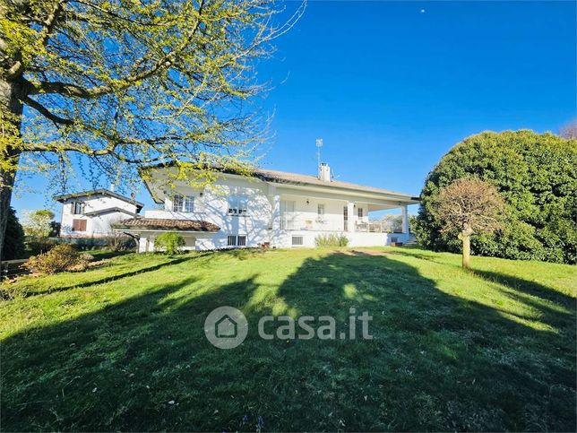 Villa in residenziale in Via Caduti LibertÃ  204