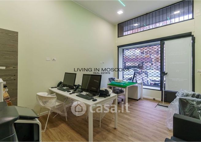 Negozio/locale commerciale in commerciale in Via Marsala