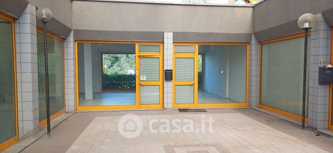 Negozio/locale commerciale in commerciale in Via A. Capuzzi