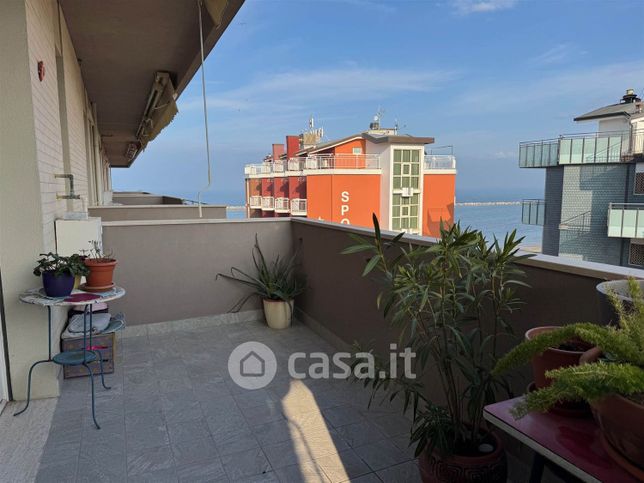 Appartamento in residenziale in Viale GiosuÃ¨ Carducci 189