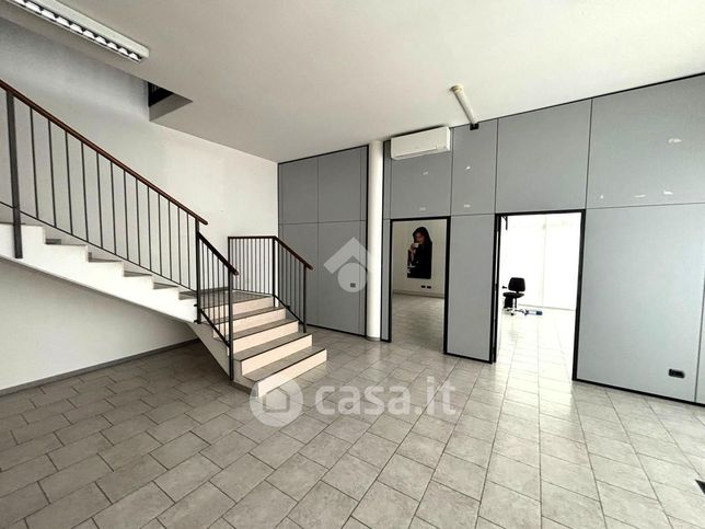 Capannone in commerciale in Via Internati 1943 - 1945