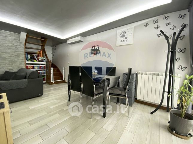 Appartamento in residenziale in Via Somma Lombardo 29