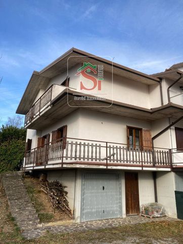 Villetta a schiera in residenziale in Via Pratolungo