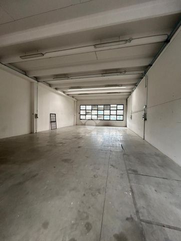 Capannone in commerciale in Strada Acquasalata 11