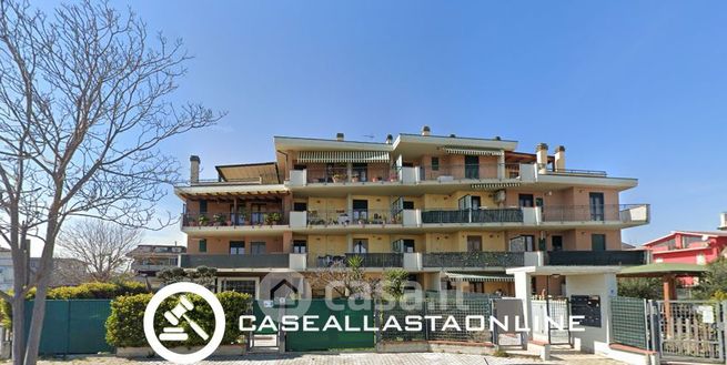 Appartamento in residenziale in Via Esino