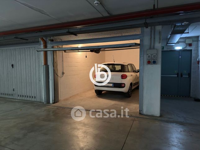 Garage/posto auto in residenziale in Viale Angelo Masini