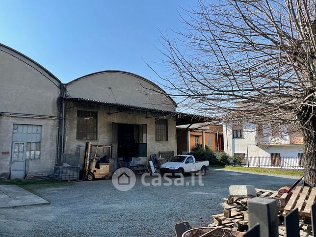 Capannone in commerciale in Regione Monforte 4