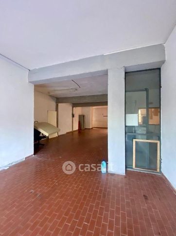 Capannone in commerciale in 