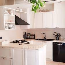 Villa in residenziale in Via Eugenio Montale 5