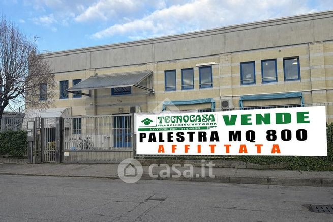 Capannone in commerciale in Via Paolo Magretti 15