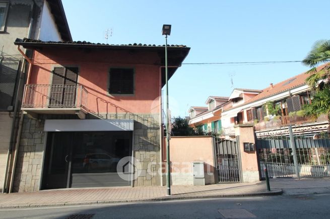 Casa bi/trifamiliare in residenziale in Via XX Settembre 9