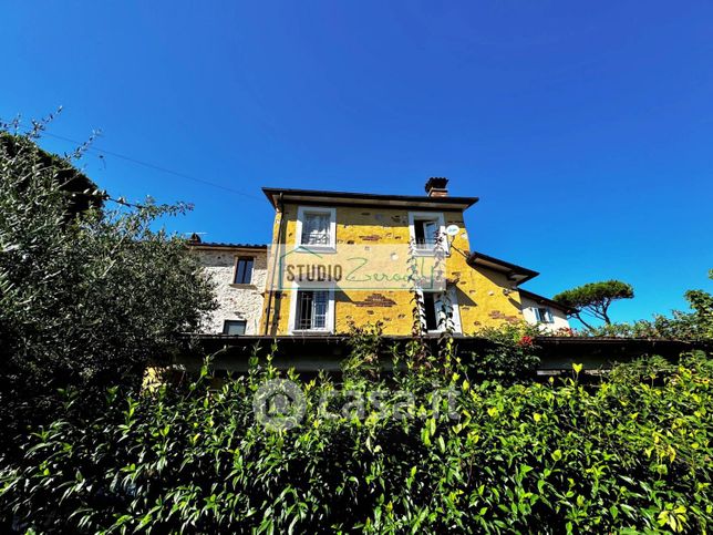 Casa bi/trifamiliare in residenziale in Via Vaiana