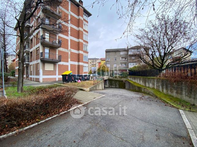 Box/posto auto in residenziale in Via Monte Grivola 18