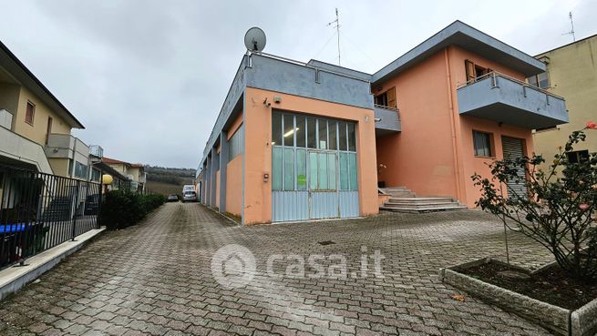 Capannone in commerciale in Via Matteo Ricci