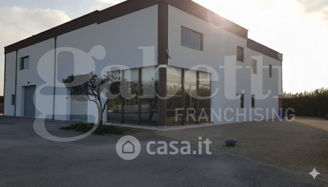 Capannone in commerciale in Via Girolamo Fracastoro 2