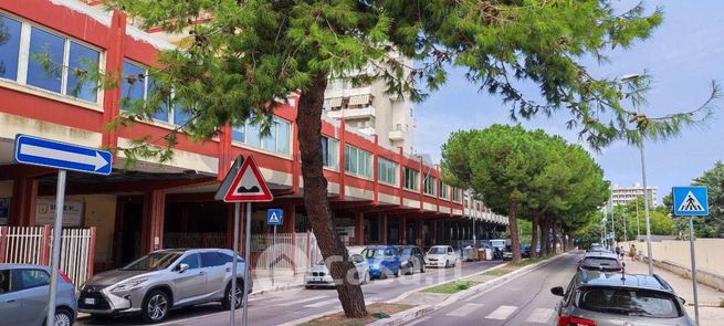 Ufficio in commerciale in 