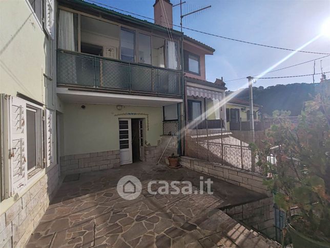 Casa bi/trifamiliare in residenziale in 