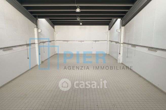 Capannone in commerciale in Via Eugenio Barsanti 9