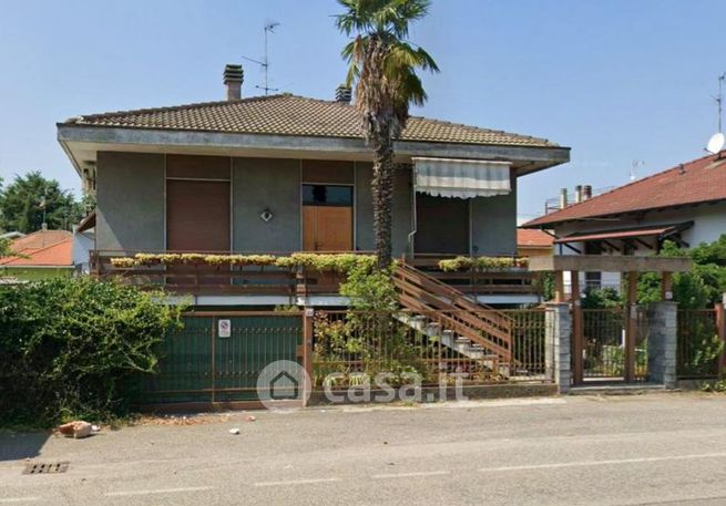 Villa in residenziale in Viale Artigianato 42