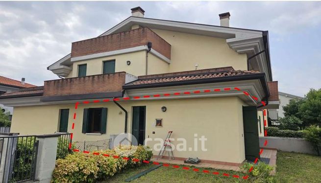 Ufficio in commerciale in Via E. Montale