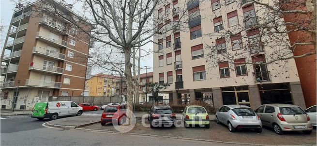 Garage/posto auto in residenziale in Corso Enrico Tazzoli