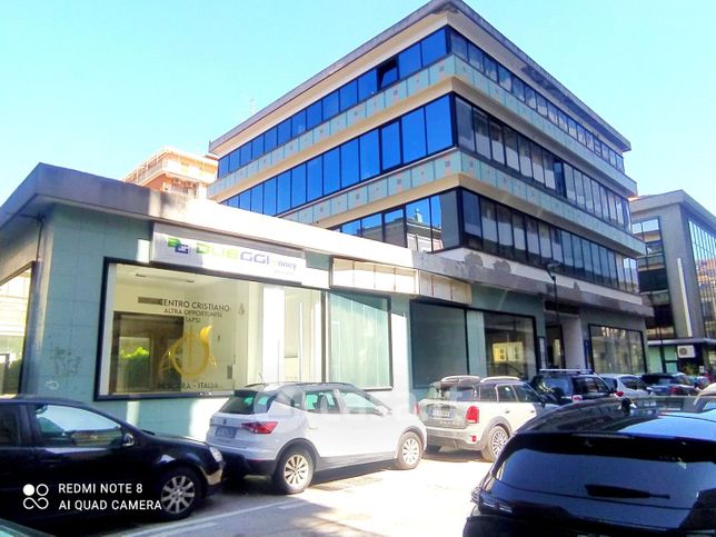 Ufficio in commerciale in Via Pisa 6