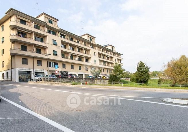 Appartamento in residenziale in Via Ugo Merlini 18