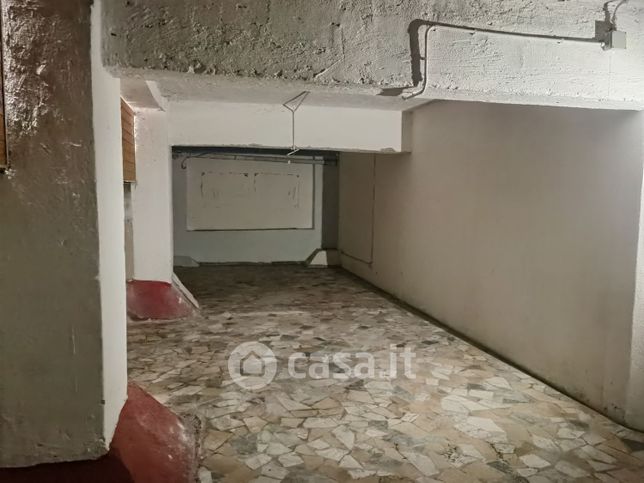 Garage/posto auto in residenziale in Via Luigi Amabile 27