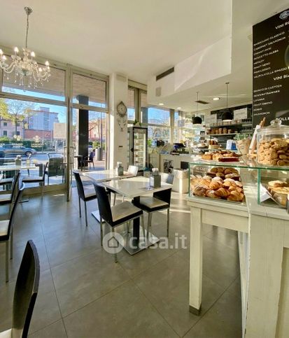 Attivitã /licenza (con o senza mura) in commerciale in Piazza XXVII Ottobre 31