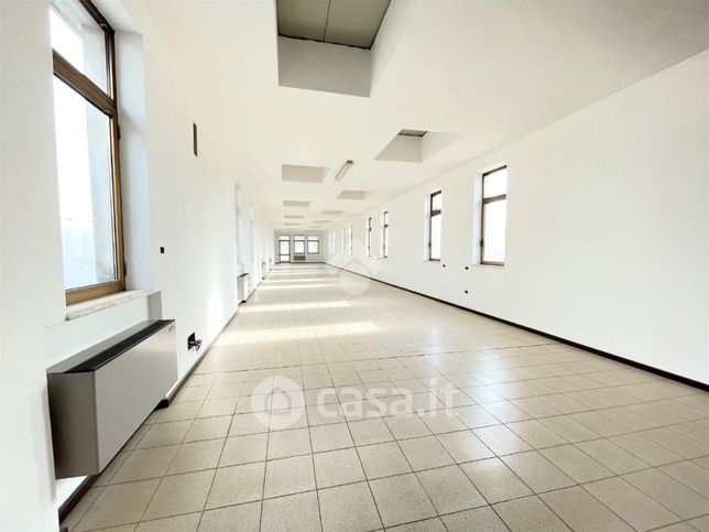 Ufficio in commerciale in Viale della Navigazione Interna 84
