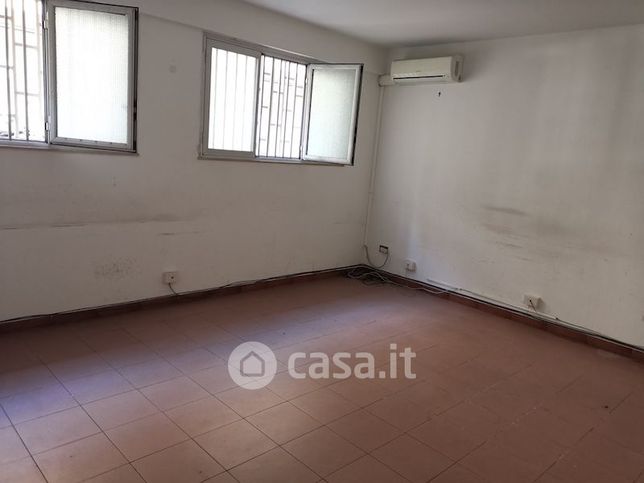 Ufficio in commerciale in Via Leonardo da Vinci 468