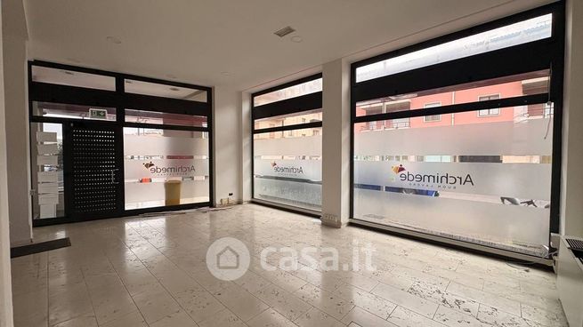 Ufficio in commerciale in 