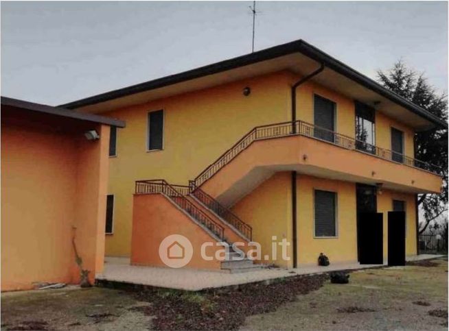 Casa bi/trifamiliare in residenziale in Via Beccara