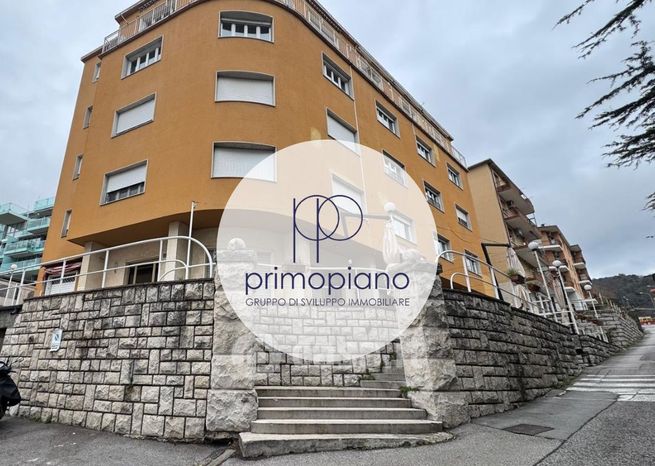 Appartamento in residenziale in Via Ascoli Graziadio