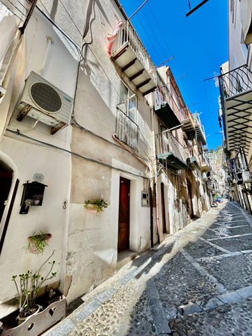 Casa indipendente in residenziale in Via Nicola Botta 66
