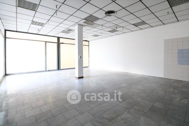 Ufficio in commerciale in Viale Ortigara 1