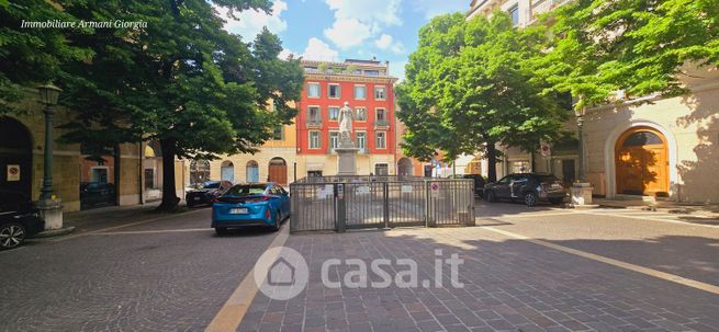 Box/posto auto in residenziale in Piazzetta Santi Apostoli