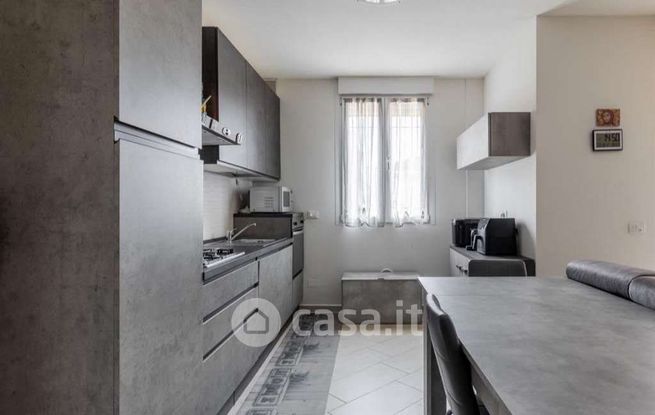Appartamento in residenziale in Via Traversara 1