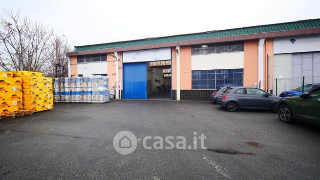 Capannone in commerciale in Via Giorgio Stephenson 91