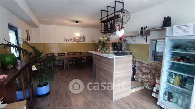 Capannone in commerciale in